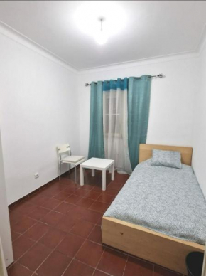 Single Room in T4 Apartment Cacilas Almada